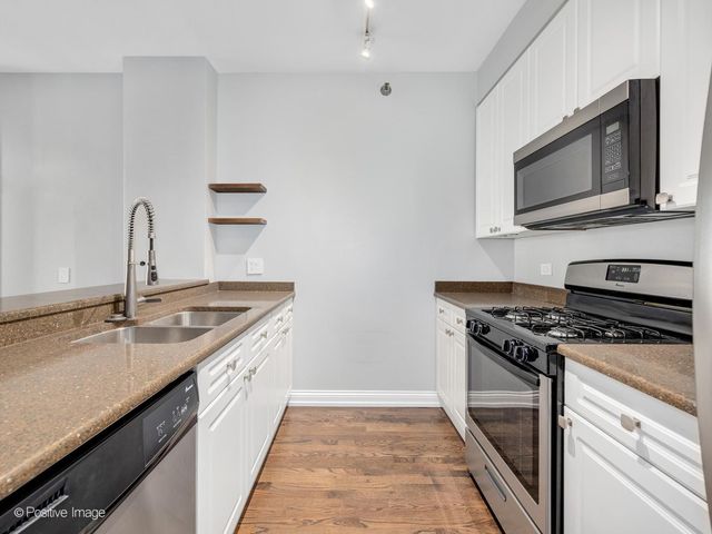 330 N Jefferson Street 402, Chicago, IL 60661