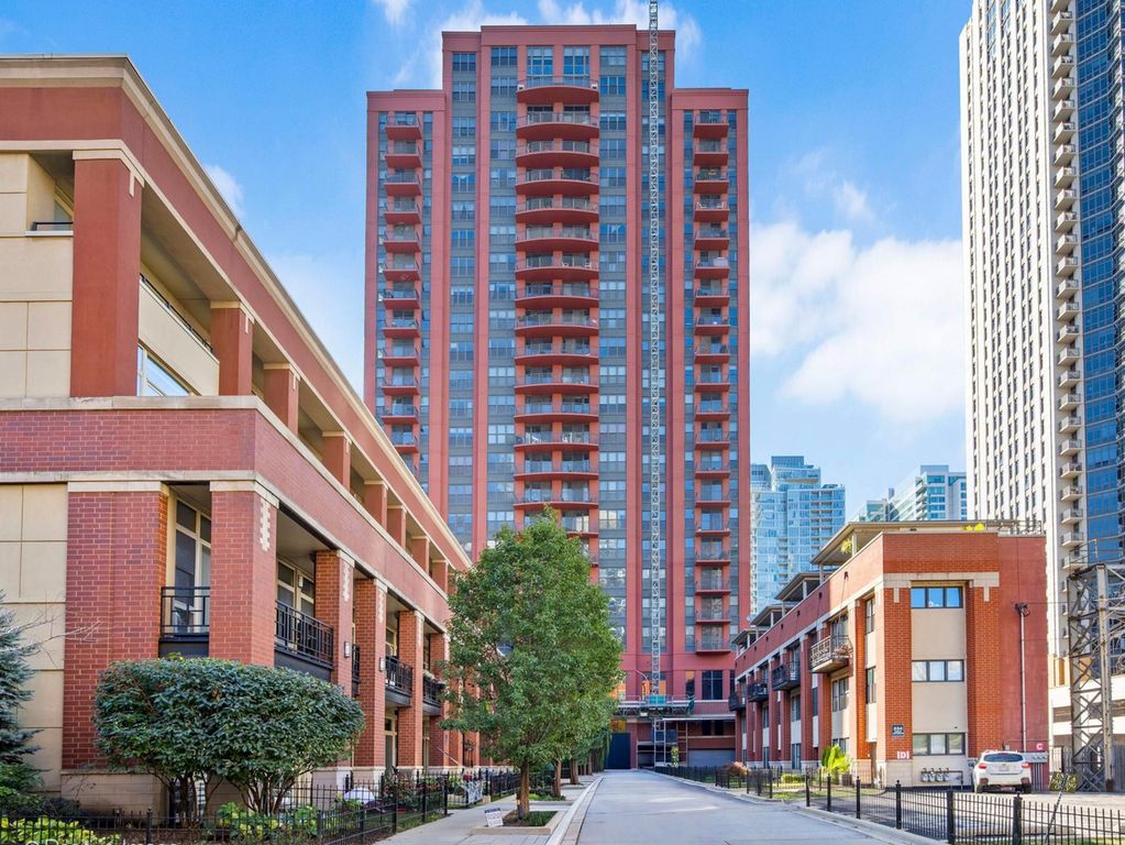 330 N Jefferson Street 402, Chicago, IL 60661