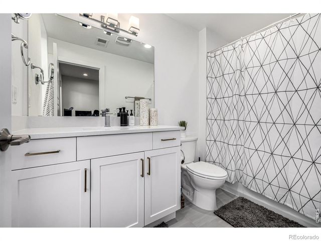 6820 E Lowry Boulevard, Denver, CO 80230