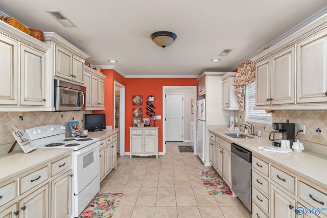 2018 Pleasant Drive, Muscle Shoals, AL 35661