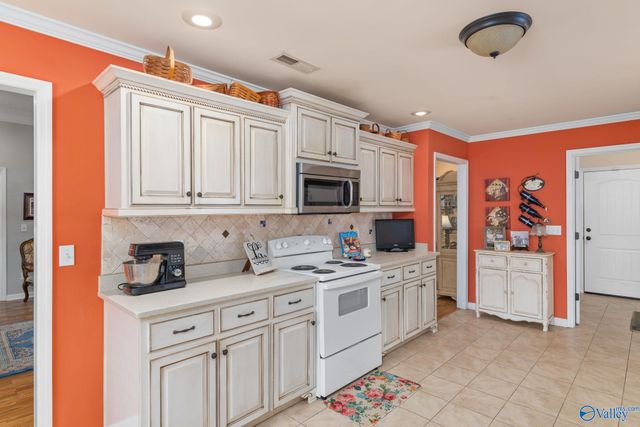 2018 Pleasant Drive, Muscle Shoals, AL 35661