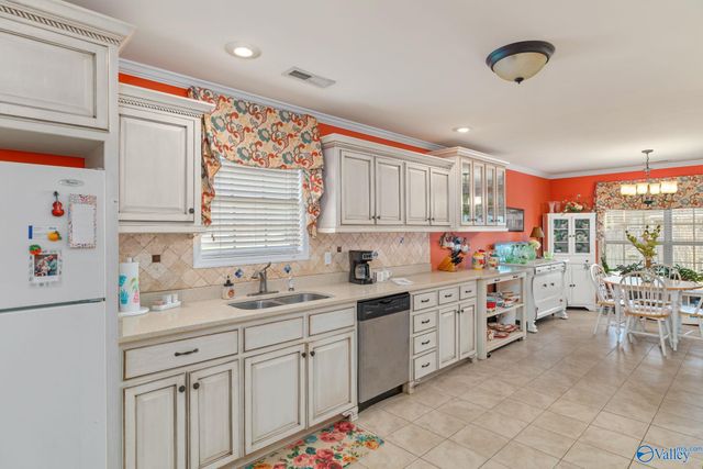 2018 Pleasant Drive, Muscle Shoals, AL 35661