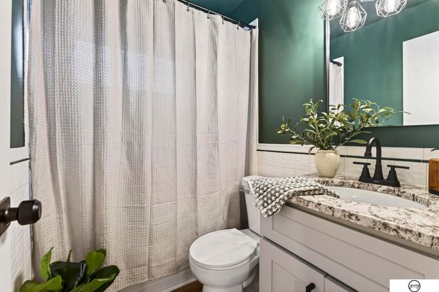 102 W 28th Avenue, Bellevue, NE 68005