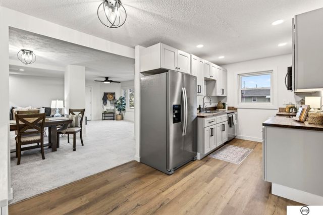 102 W 28th Avenue, Bellevue, NE 68005