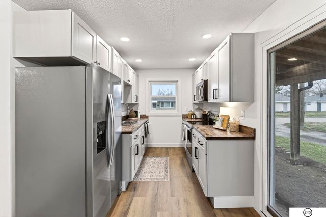 102 W 28th Avenue, Bellevue, NE 68005