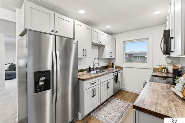 102 W 28th Avenue, Bellevue, NE 68005