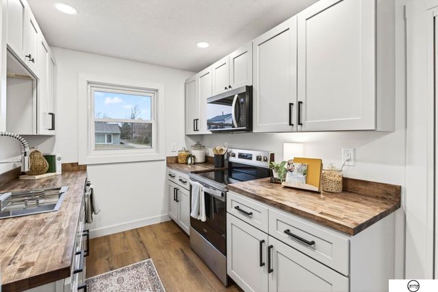 102 W 28th Avenue, Bellevue, NE 68005