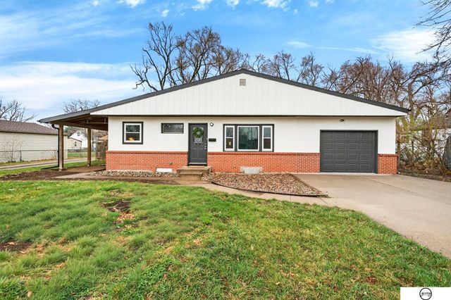 102 W 28th Avenue, Bellevue, NE 68005