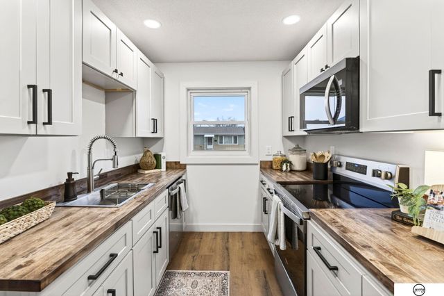 102 W 28th Avenue, Bellevue, NE 68005