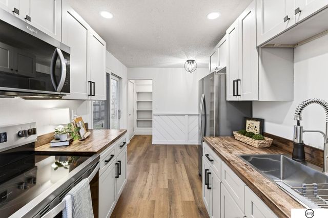 102 W 28th Avenue, Bellevue, NE 68005