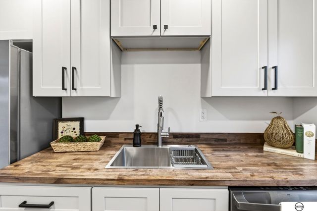 102 W 28th Avenue, Bellevue, NE 68005