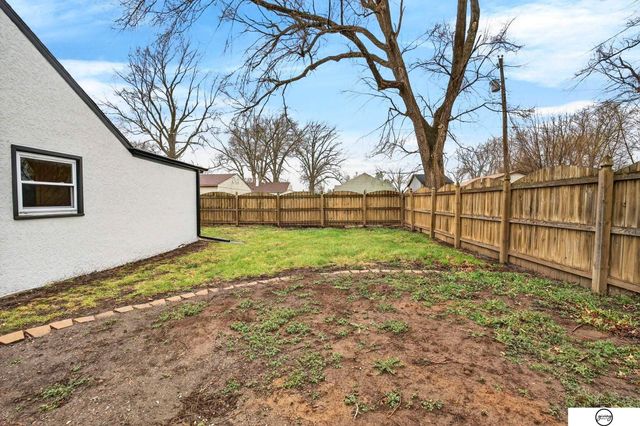 102 W 28th Avenue, Bellevue, NE 68005