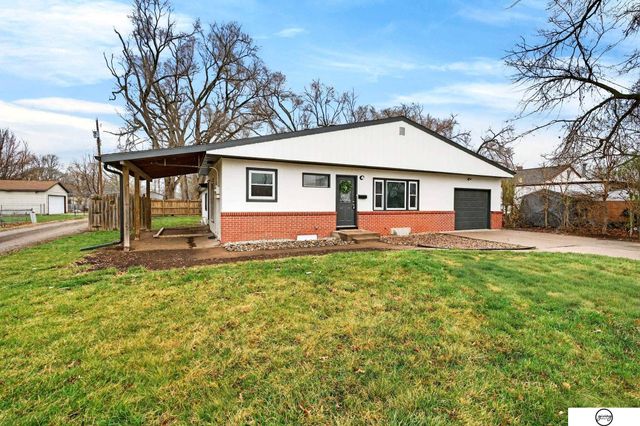 102 W 28th Avenue, Bellevue, NE 68005