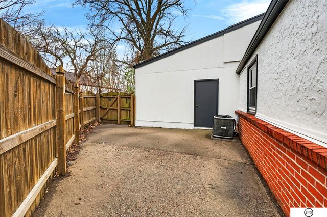 102 W 28th Avenue, Bellevue, NE 68005