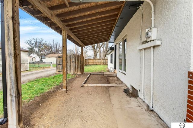 102 W 28th Avenue, Bellevue, NE 68005