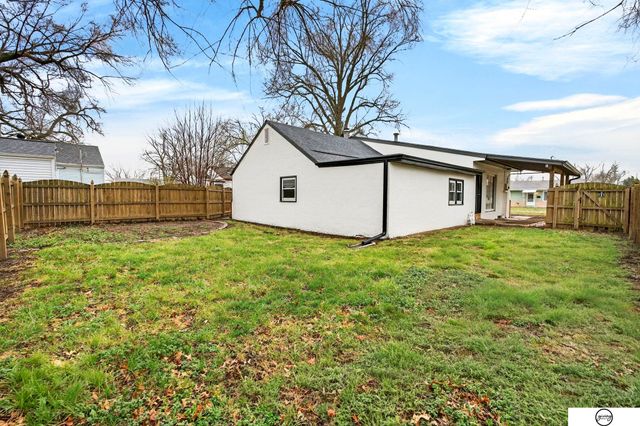 102 W 28th Avenue, Bellevue, NE 68005