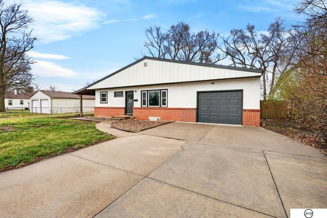 102 W 28th Avenue, Bellevue, NE 68005