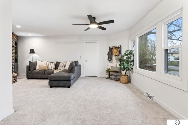 102 W 28th Avenue, Bellevue, NE 68005