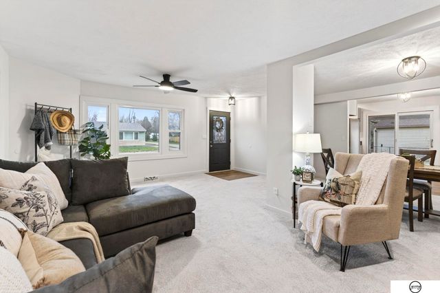 102 W 28th Avenue, Bellevue, NE 68005