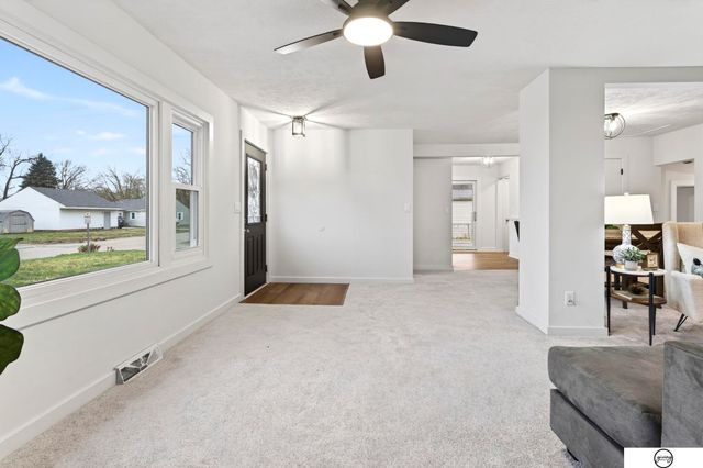 102 W 28th Avenue, Bellevue, NE 68005