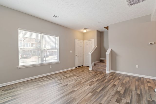 1020 Somerset Springs Dr, Spring Hill, TN 37174