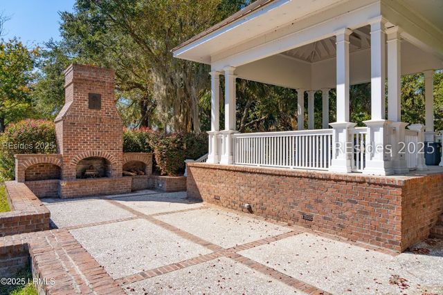 4 Flyway Dr, Beaufort, SC 29907