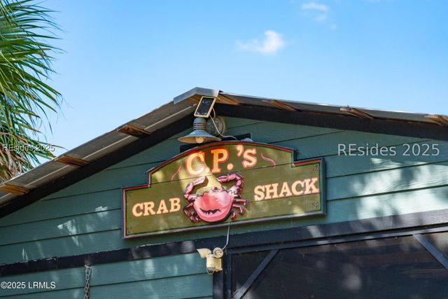 4 Flyway Dr, Beaufort, SC 29907