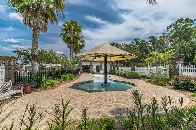 4 Flyway Dr, Beaufort, SC 29907