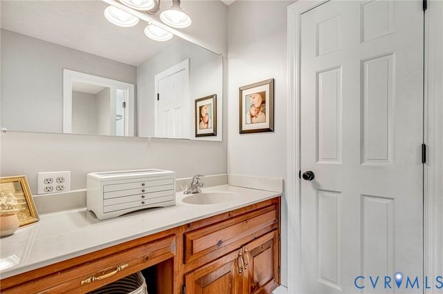 8200 Sawyer Ln, Mechanicsville, VA 23111