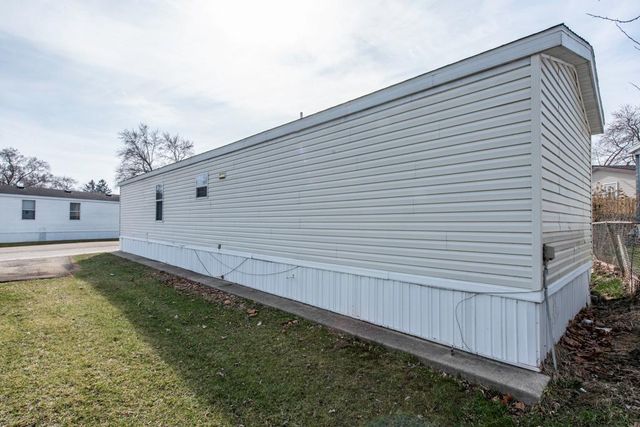 38569 N Sheridan Road 492, Beach Park, IL 60099