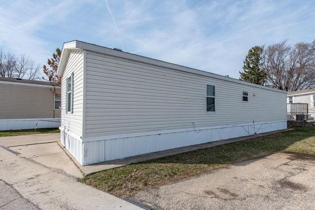 38569 N Sheridan Road 492, Beach Park, IL 60099