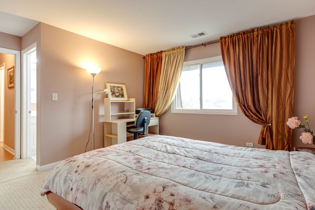 7 Oak Creek Drive 3703, Buffalo Grove, IL 60089