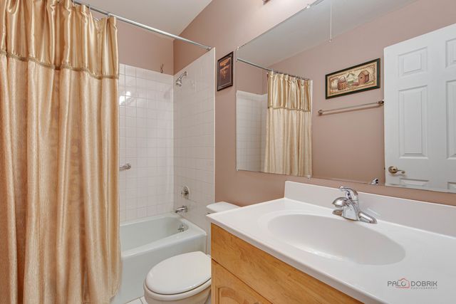 7 Oak Creek Drive 3703, Buffalo Grove, IL 60089