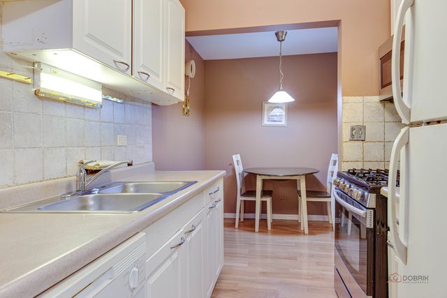 7 Oak Creek Drive 3703, Buffalo Grove, IL 60089