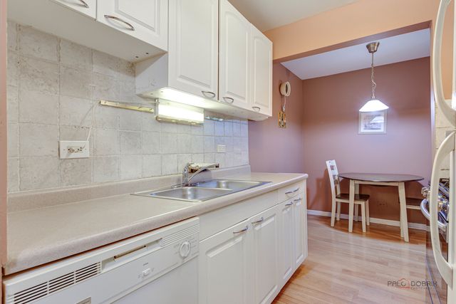 7 Oak Creek Drive 3703, Buffalo Grove, IL 60089