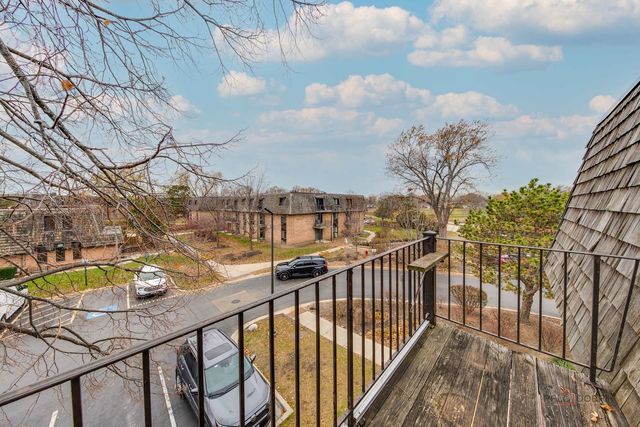 7 Oak Creek Drive 3703, Buffalo Grove, IL 60089