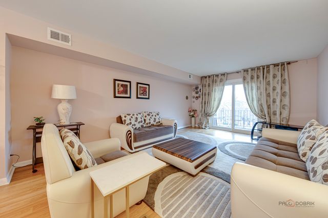 7 Oak Creek Drive 3703, Buffalo Grove, IL 60089