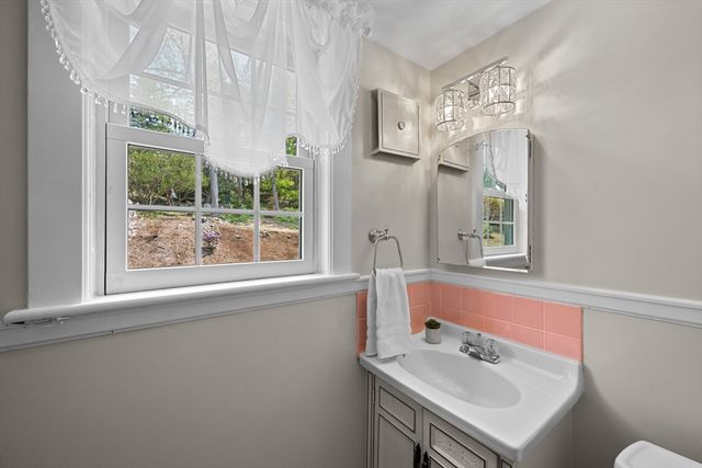 20 Westwood Dr, Worcester, MA 01609