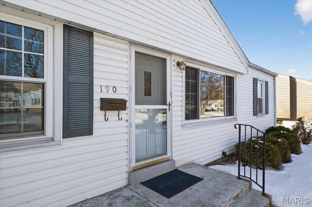 190 Saint Baptista Lane, Florissant, MO 63031