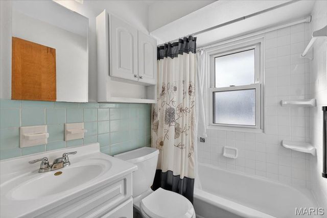 190 Saint Baptista Lane, Florissant, MO 63031