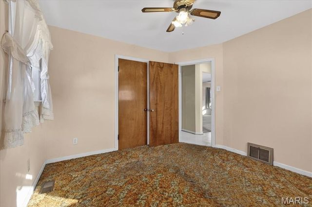 190 Saint Baptista Lane, Florissant, MO 63031