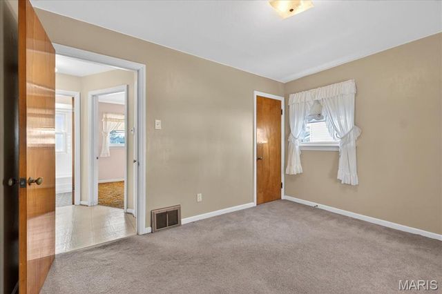 190 Saint Baptista Lane, Florissant, MO 63031