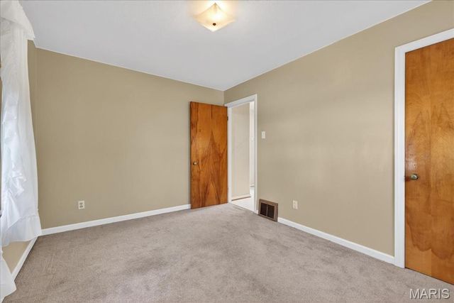 190 Saint Baptista Lane, Florissant, MO 63031