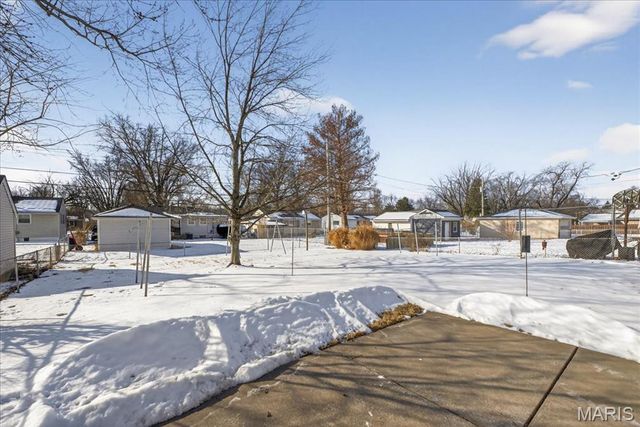 190 Saint Baptista Lane, Florissant, MO 63031