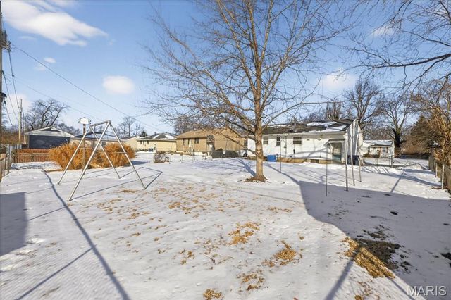 190 Saint Baptista Lane, Florissant, MO 63031