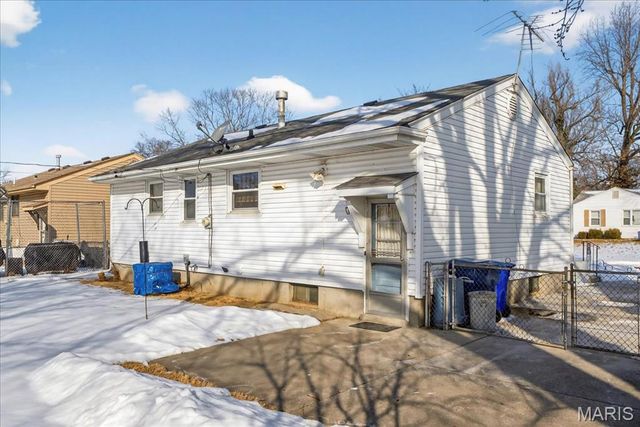 190 Saint Baptista Lane, Florissant, MO 63031