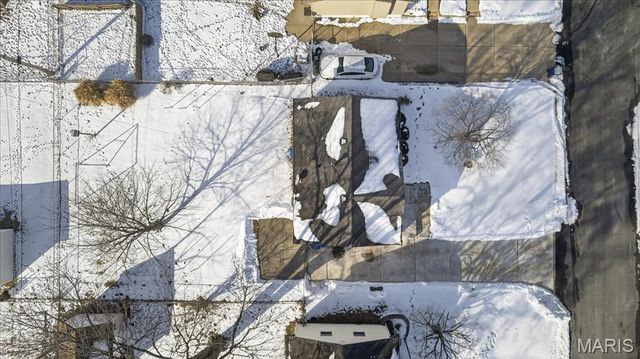 190 Saint Baptista Lane, Florissant, MO 63031