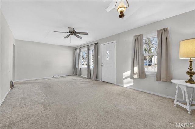 190 Saint Baptista Lane, Florissant, MO 63031