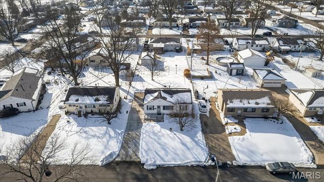 190 Saint Baptista Lane, Florissant, MO 63031