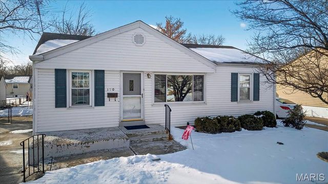 190 Saint Baptista Lane, Florissant, MO 63031